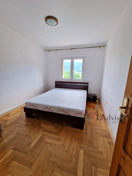 Apartament cu 4 camere decomandat în Noua