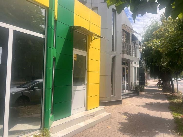 Spațiu comercial, de 55 mp, în Deve