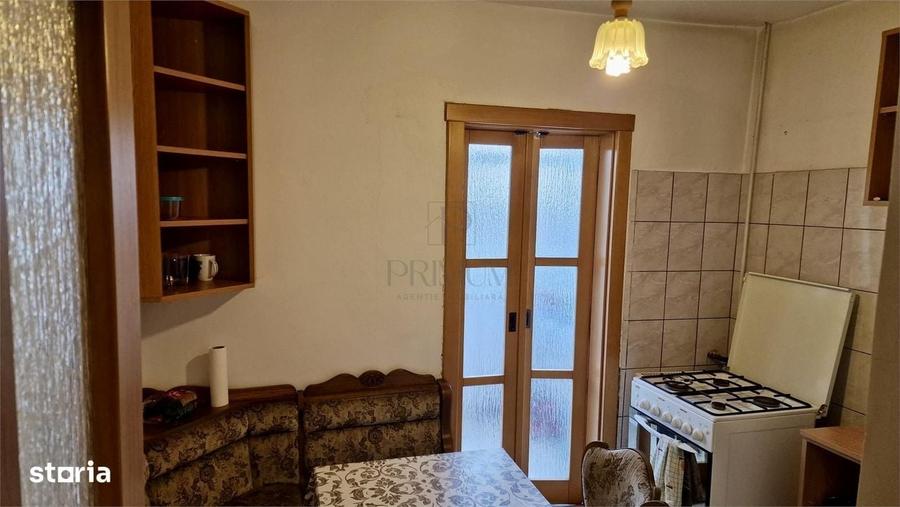 Apartament cu 3 camere decomandat în Buziașului