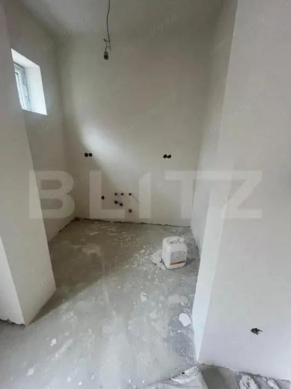 Apartament cu 3 camere semidecomandat în Decebal
