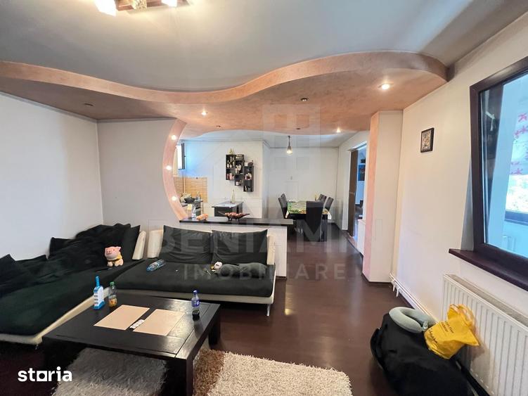 Casă cu 8 camere cu Teren 1100 Mp în Central