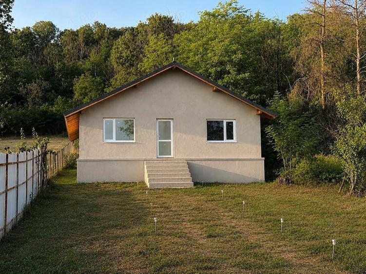 Casă cu Teren 1000 Mp în Central