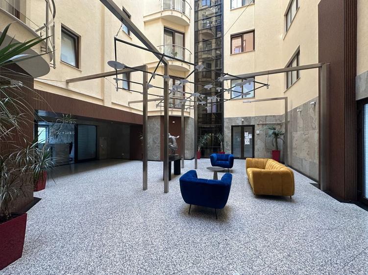 Apartament cu 4 camere semidecomandat în Herăstrău