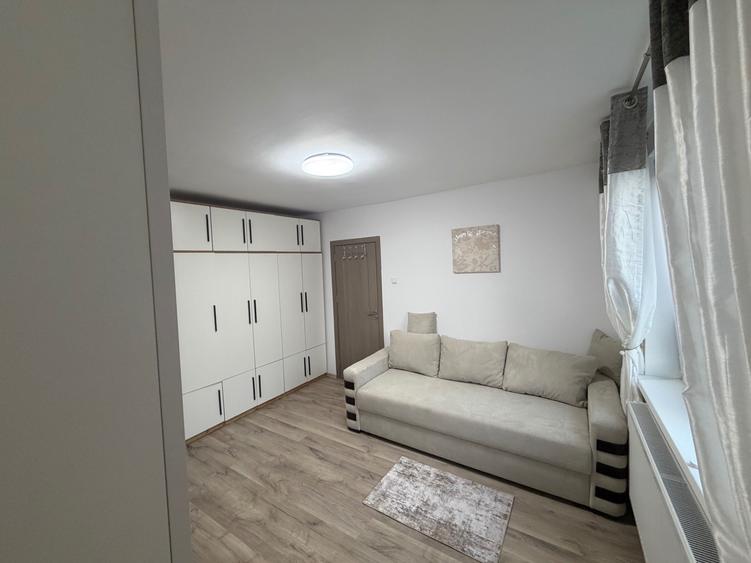Garsonieră decomandată în Central