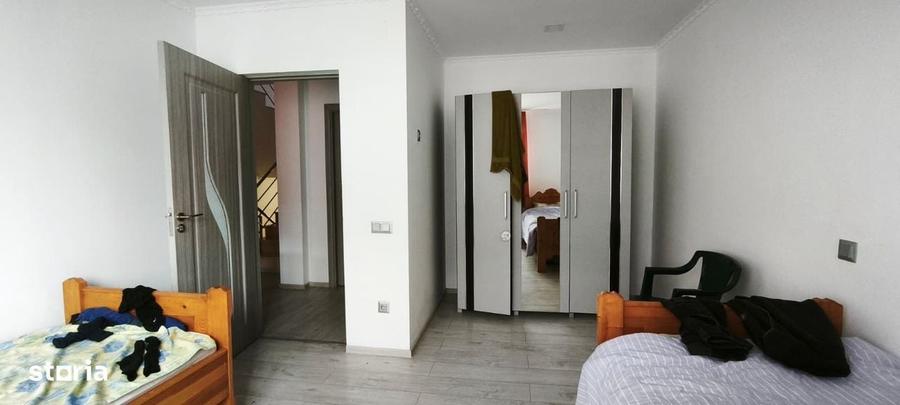 Casă cu 4 camere în Criș