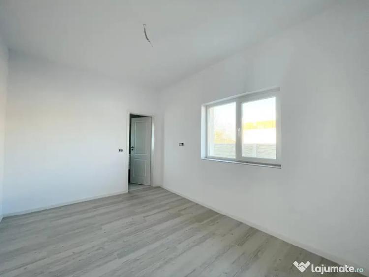 Casă cu 4 camere cu Teren 250 Mp în Moșnița Nouă
