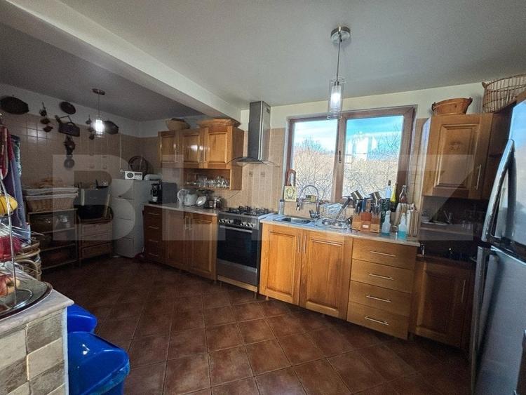 Casă cu 5 camere cu Teren 2300 Mp în Aninoasa