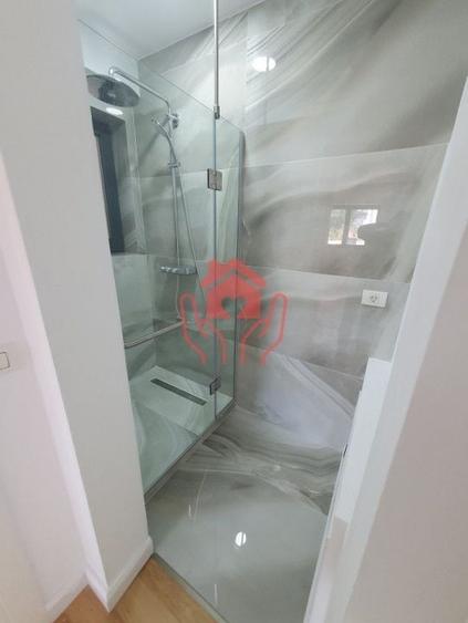 Apartament cu 3 camere decomandat în Romană