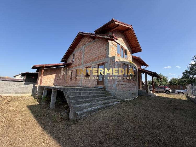 Casă individuală cu 4 camere cu Teren 388 Mp în Cetate