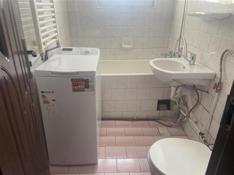 Apartament cu 2 camere decomandat, mobilat în Sud