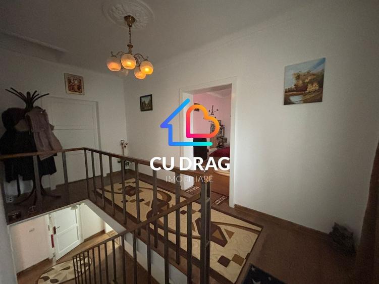Casă cu 7 camere cu Canalizare în Calea Dumbrăvii