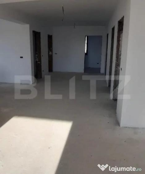 Casă cu 5 camere cu Teren 950 Mp în Central
