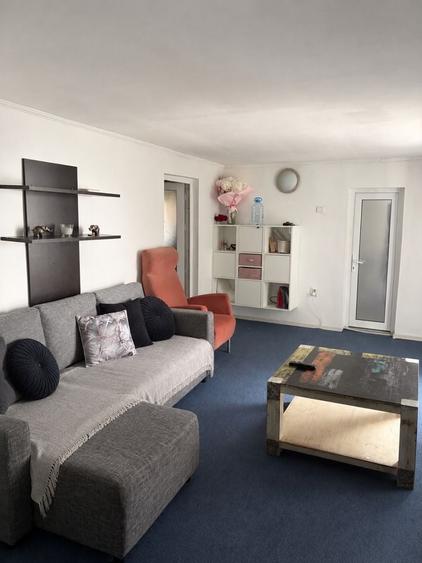Apartament cu 3 camere semidecomandat în Exterior Vest