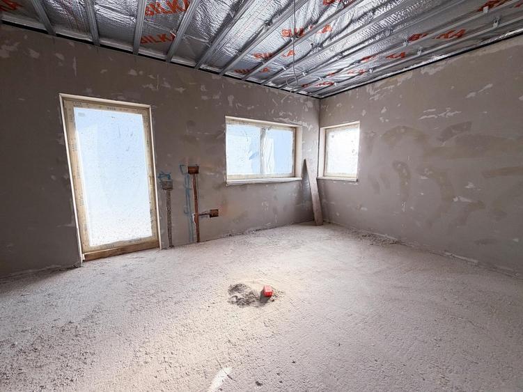 Duplex cu 3 camere cu Canalizare în Cristian