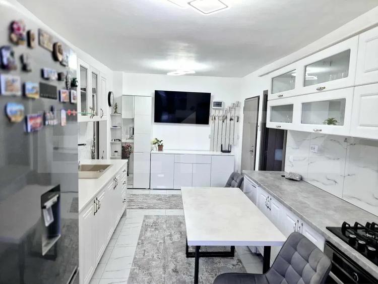 Apartament cu 3 camere decomandat, mobilat în Cug