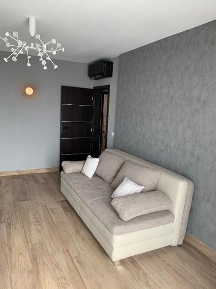 Apartament cu 2 camere decomandat, mobilat în Podul de Fier