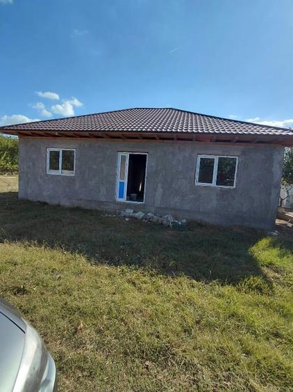Casă individuală cu 5 camere cu Teren 680 Mp în Cobadin