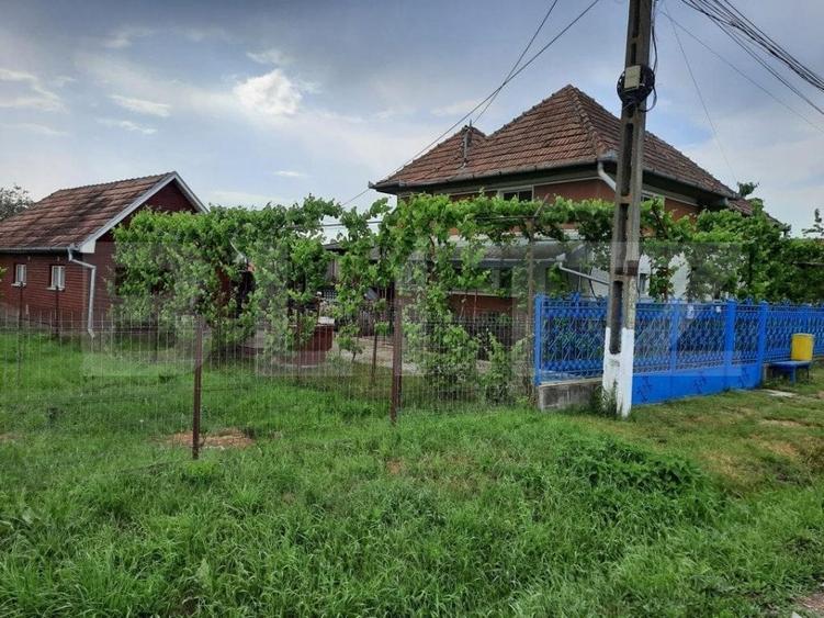 Casă cu 2 camere cu Teren 700 Mp în Central