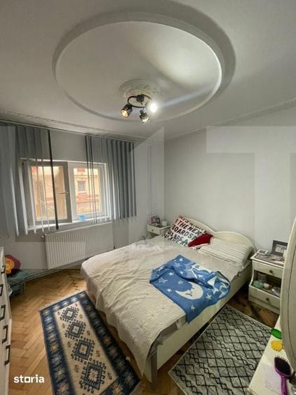 Apartament cu 4 camere decomandat în Lipovei