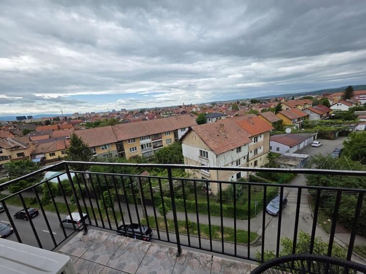 Apartament cu 3 camere decomandat în Vasile Aaron