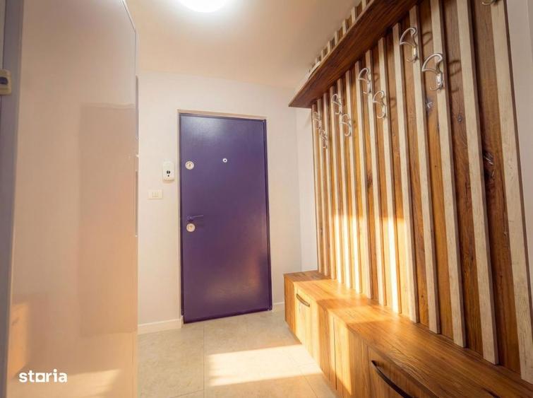 Apartament cu 3 camere semidecomandat, mobilat în Central
