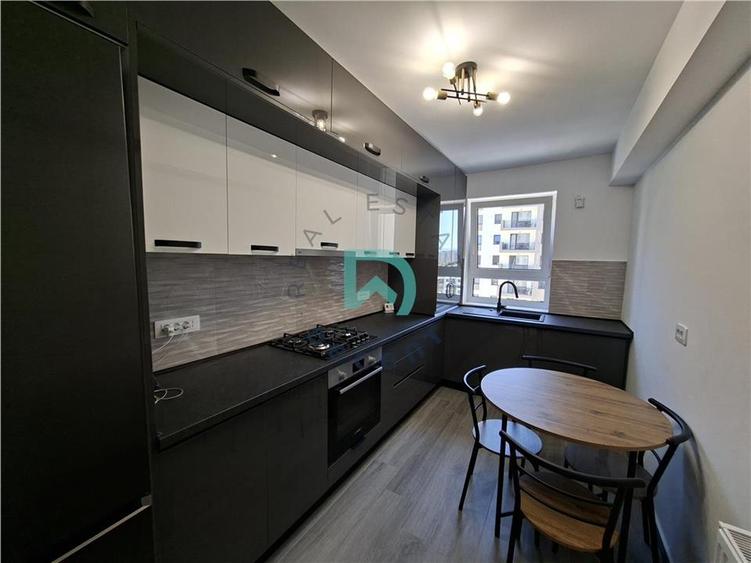 Apartament cu 3 camere decomandat în Tractorul
