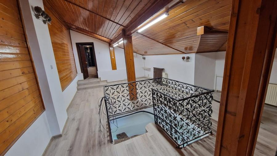 Casă cu 3 camere cu Teren 50 Mp în Central