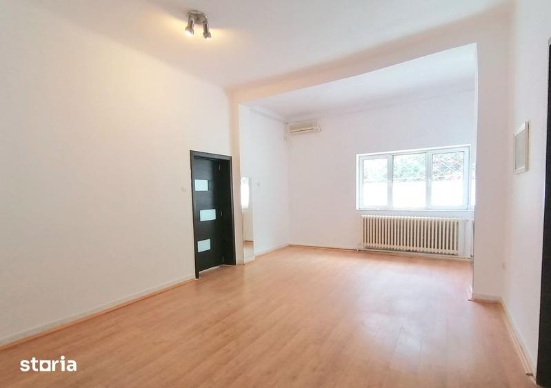 Casă cu 5 camere cu Teren 270 Mp în Vatra Luminoasă