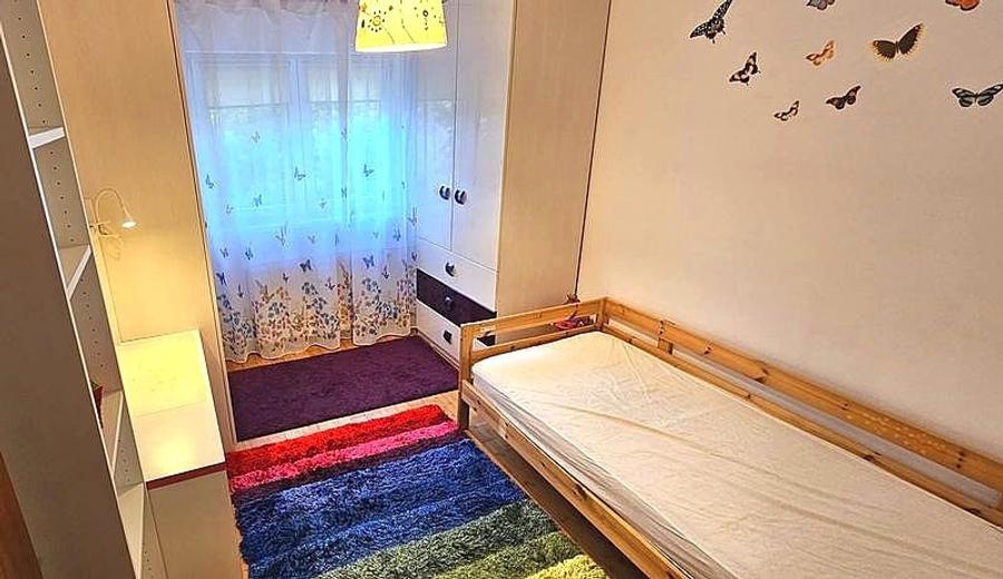 Apartament cu 4 camere semidecomandat, mobilat în Tineretului