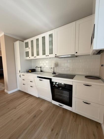 Apartament cu 3 camere semidecomandat, mobilat în Orașul Vechi