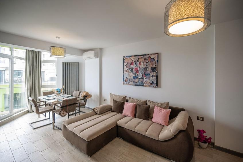 Apartament cu 3 camere decomandat în Mamaia-Sat