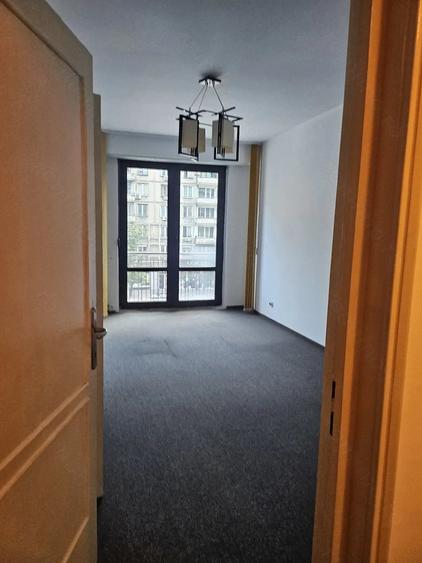Apartament cu 4 camere semidecomandat în Magheru