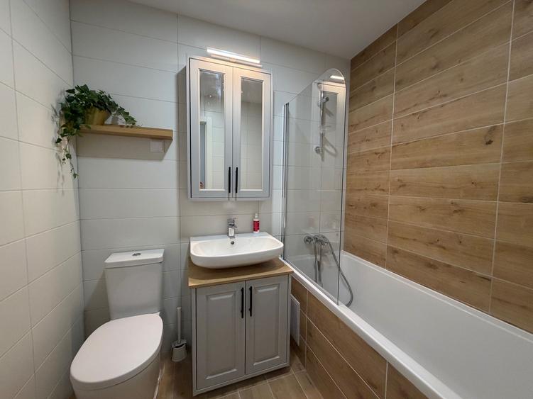 Apartament cu 3 camere decomandat în Colentina