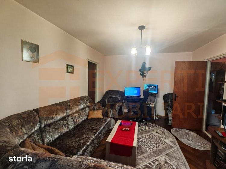 Apartament cu 3 camere decomandat în Far