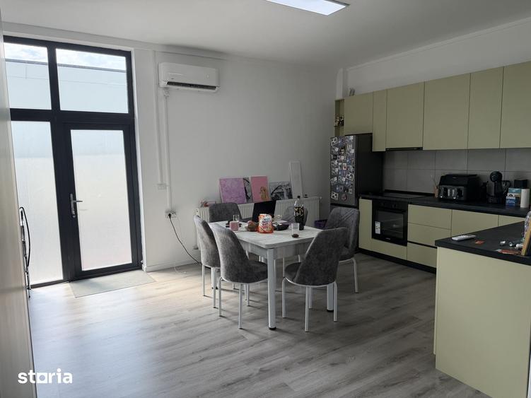 Casă cu 6 camere cu Teren 200 Mp în Tunari