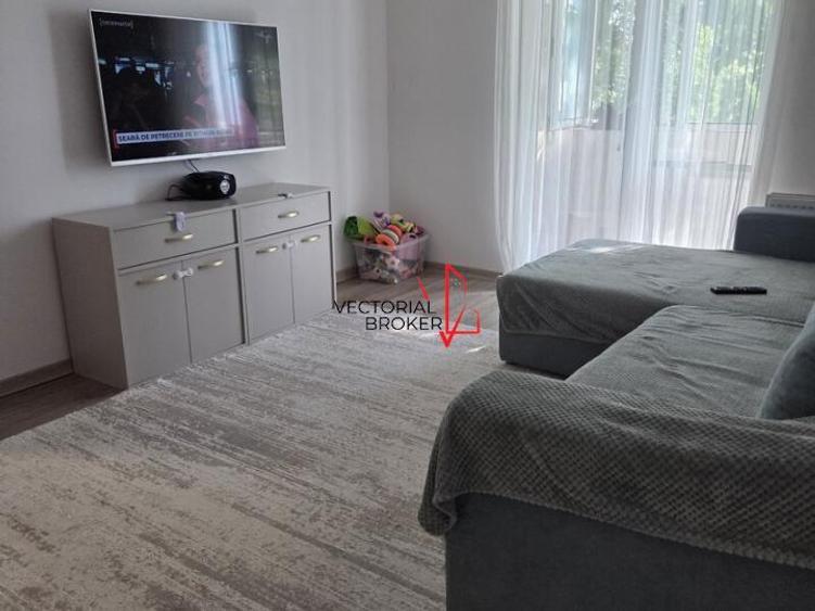 Apartament cu 3 camere semidecomandat în Basarabia