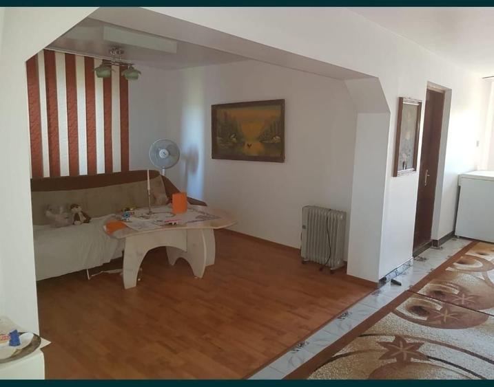 Casă cu 4 camere în Noua