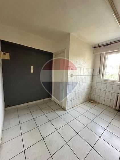 Apartament cu 3 camere decomandat în Rogerius