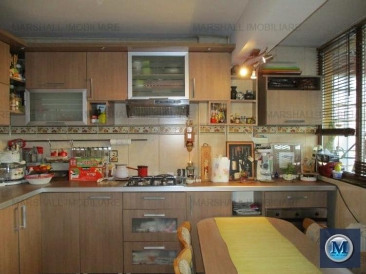 Casă cu 7 camere cu Canalizare în Central