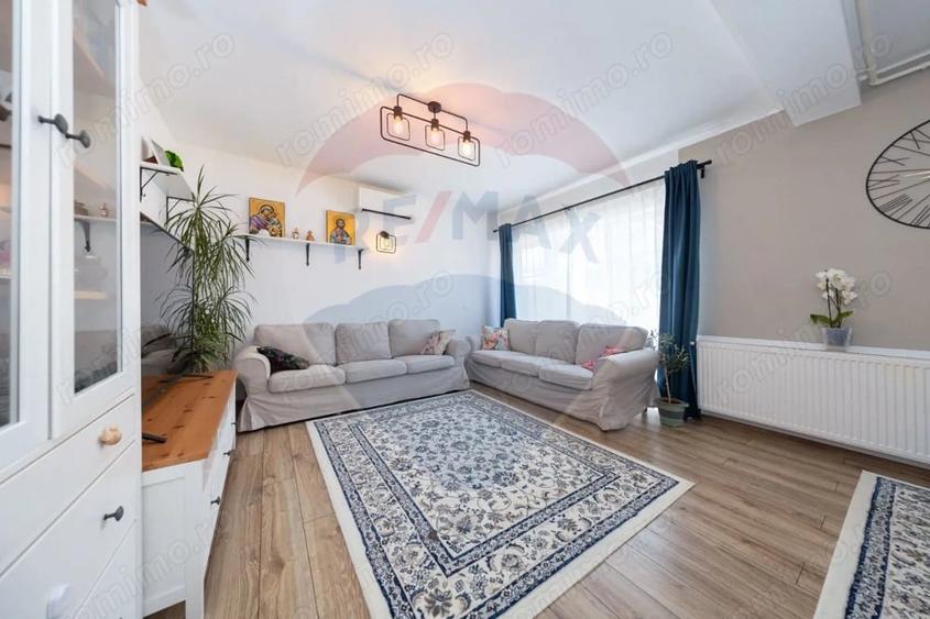 Apartament cu 3 camere semidecomandat în Tractorul