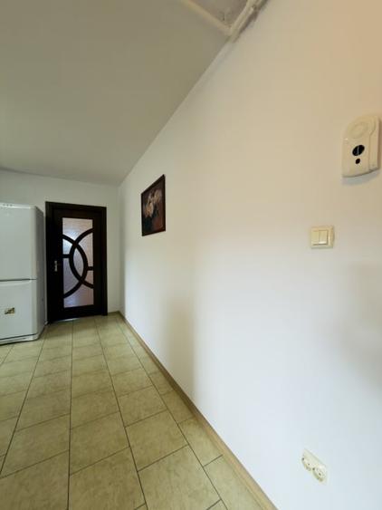 Apartament cu 3 camere semidecomandat, mobilat în Șagului