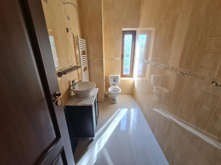 Casă individuală cu 5 camere cu Canalizare în Nord