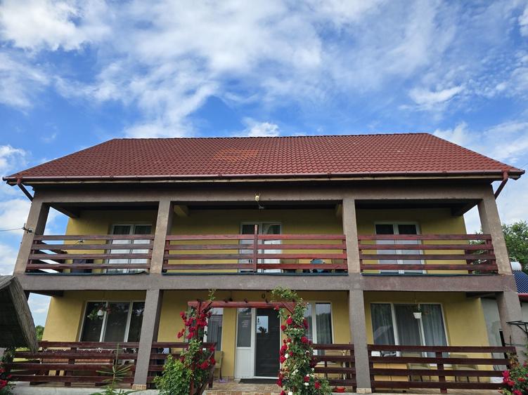 Casă cu 4 camere în Poiana