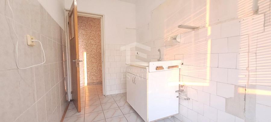 Apartament cu 3 camere decomandat în Berceni