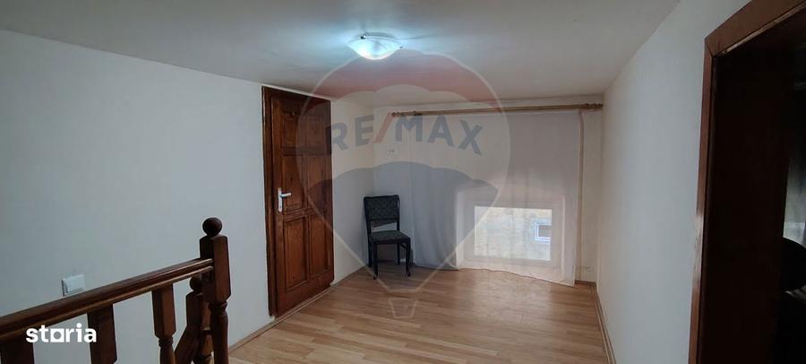 Apartament cu 4 camere, mobilat în Central