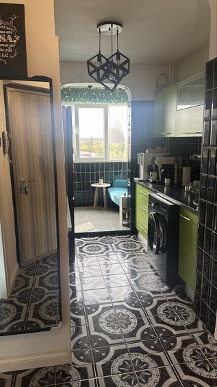 Apartament cu 3 camere decomandat în Titan