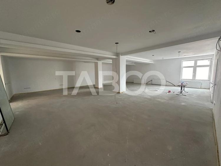 Spațiu comercial, de 915 mp, în Central