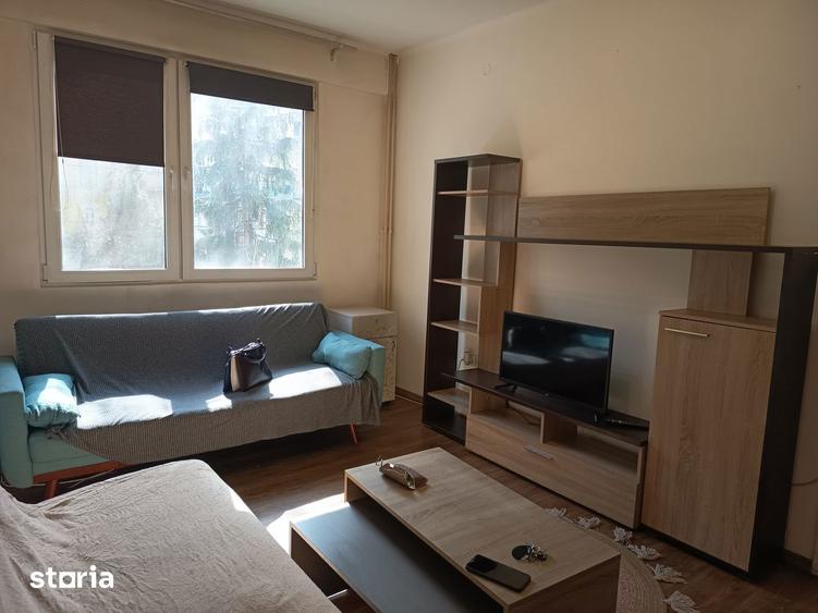 Apartament cu 2 camere semidecomandat în Gruia
