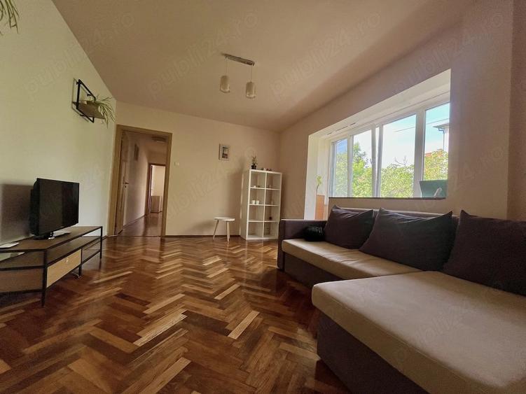 Apartament cu 3 camere semidecomandat în Circumvalațiunii