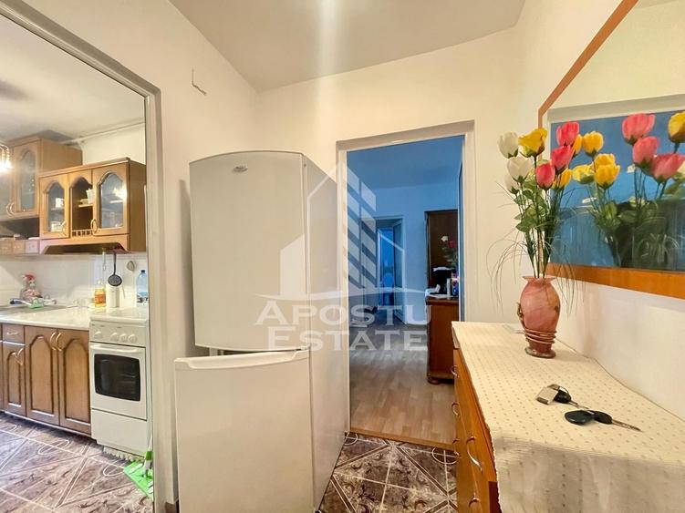 Apartament cu 2 camere semidecomandat, mobilat în Aurel Vlaicu